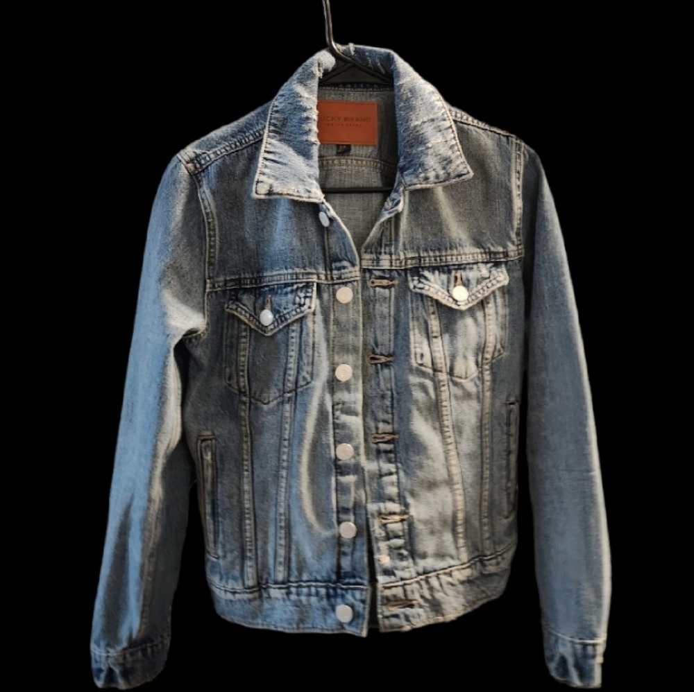 Women's Lucky Brand jean jacket. Size small. Never worn.